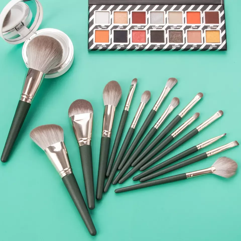 14 Piece Designer Pro Brush Set w/Stylish Bag - MQO 25 pcs