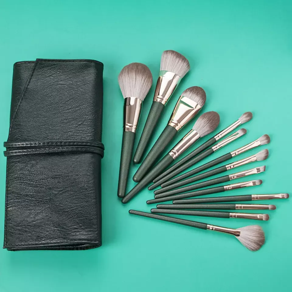 14 Piece Designer Pro Brush Set w/Stylish Bag - MQO 25 pcs