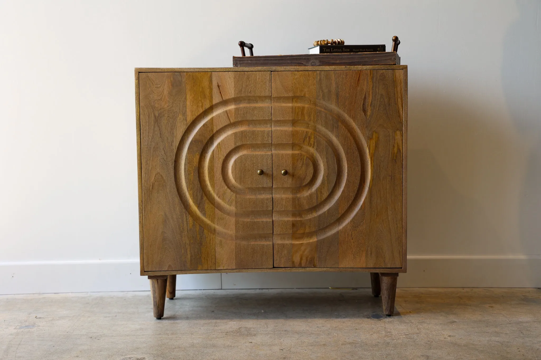 Arya Cabinet