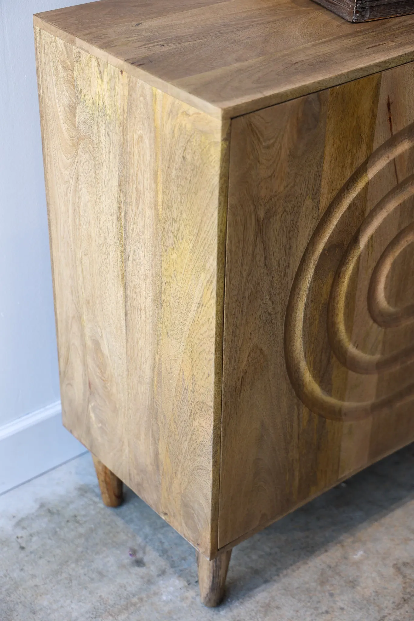 Arya Cabinet