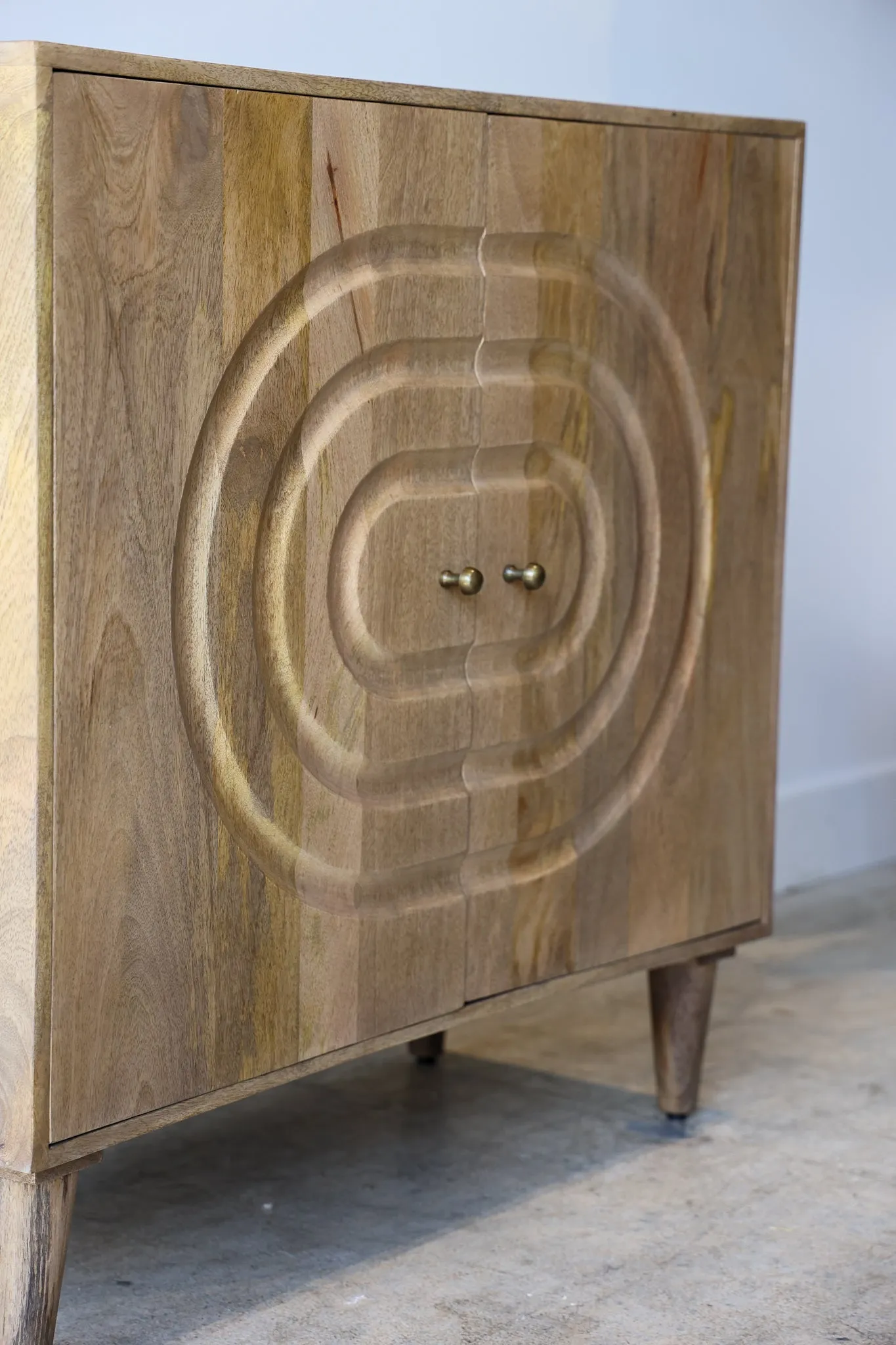 Arya Cabinet