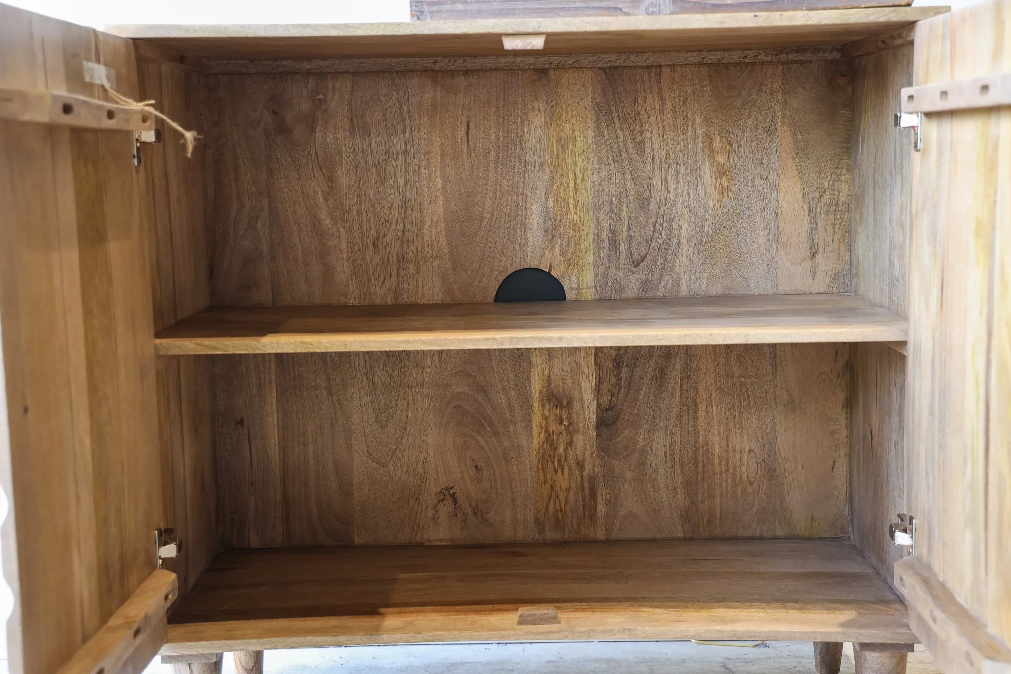 Arya Cabinet