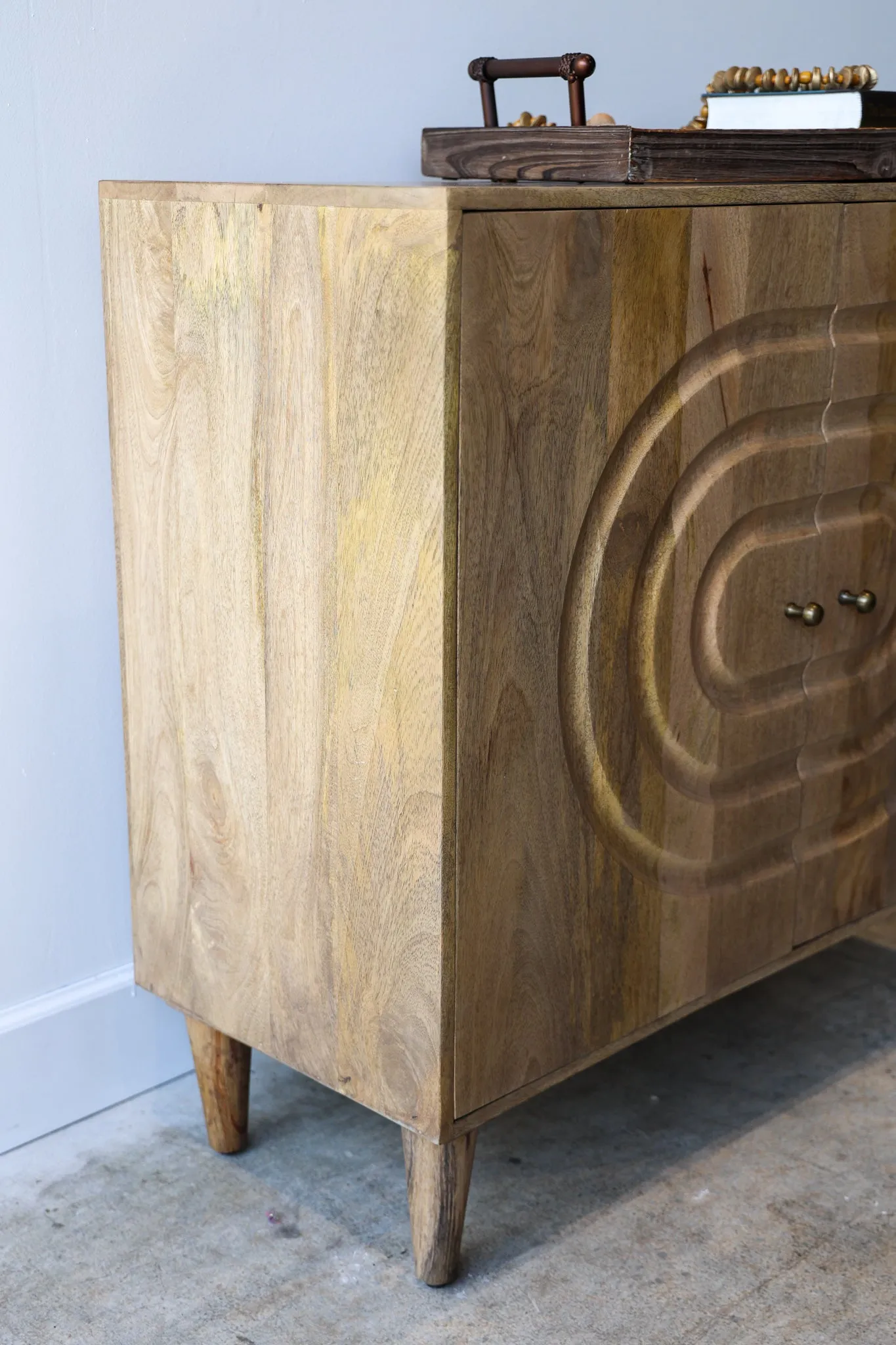 Arya Cabinet