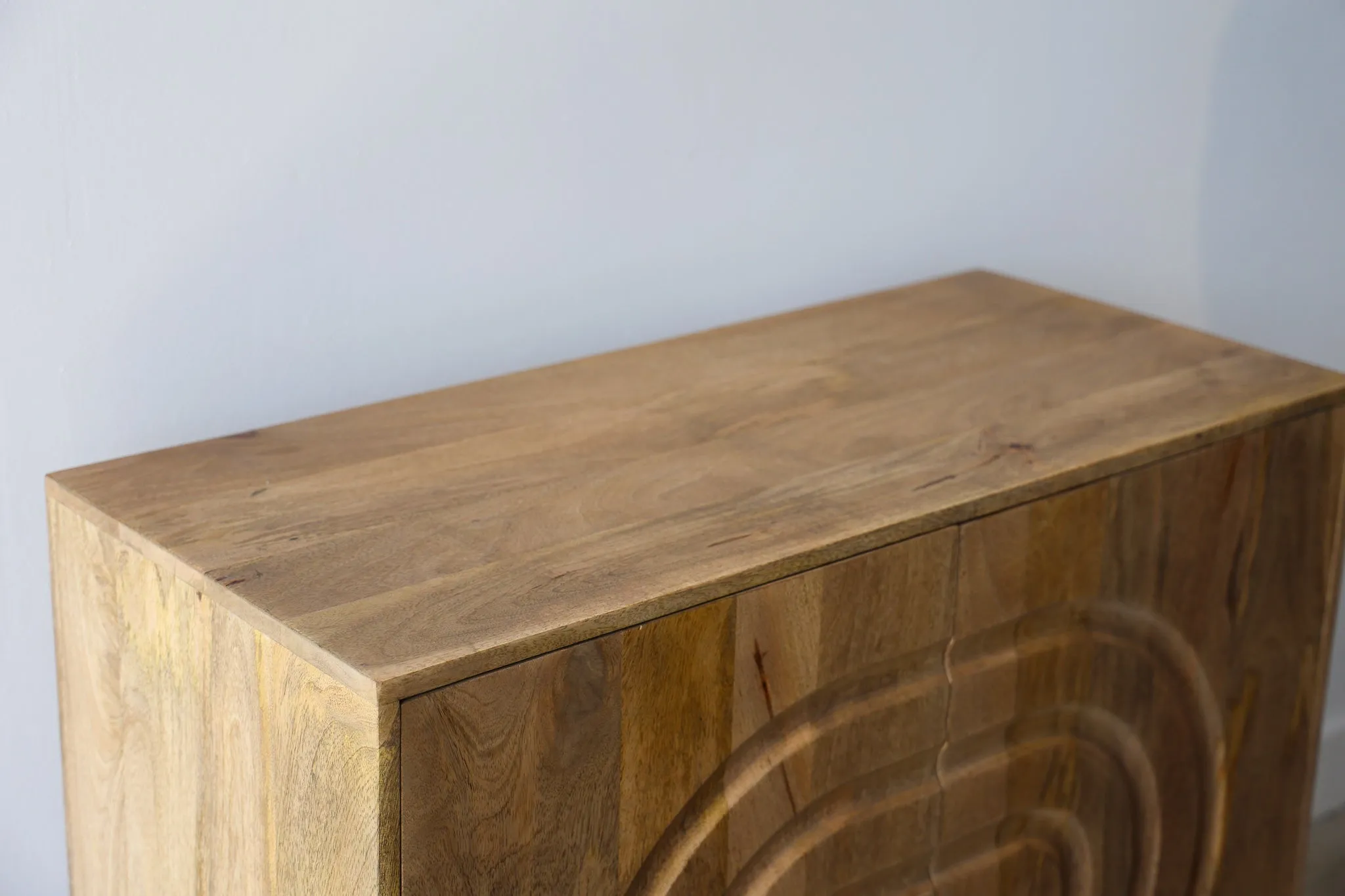 Arya Cabinet