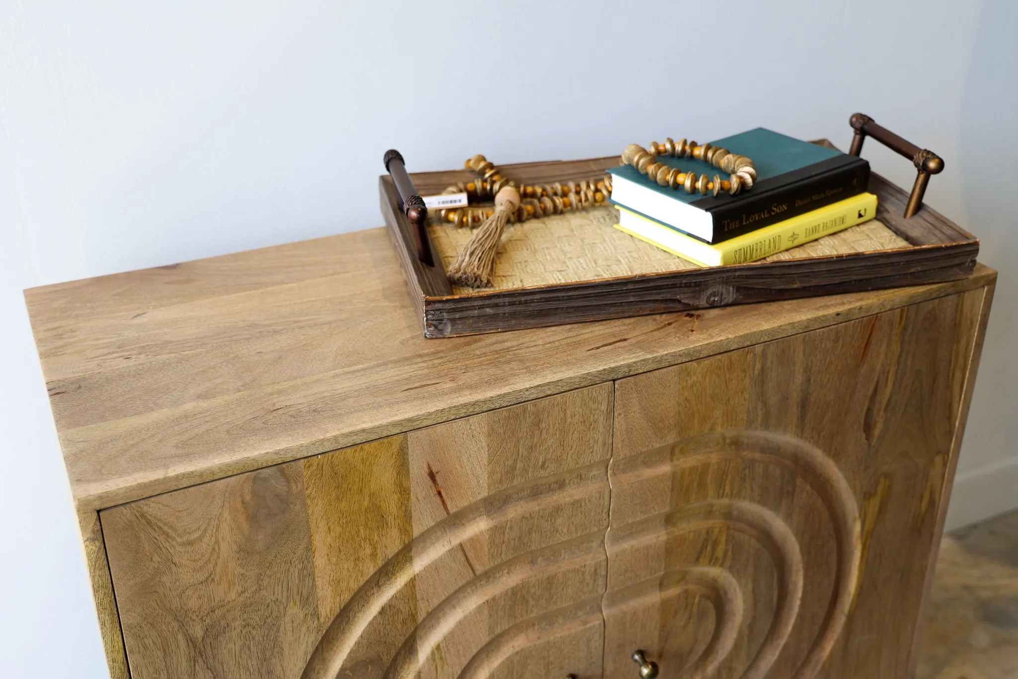 Arya Cabinet