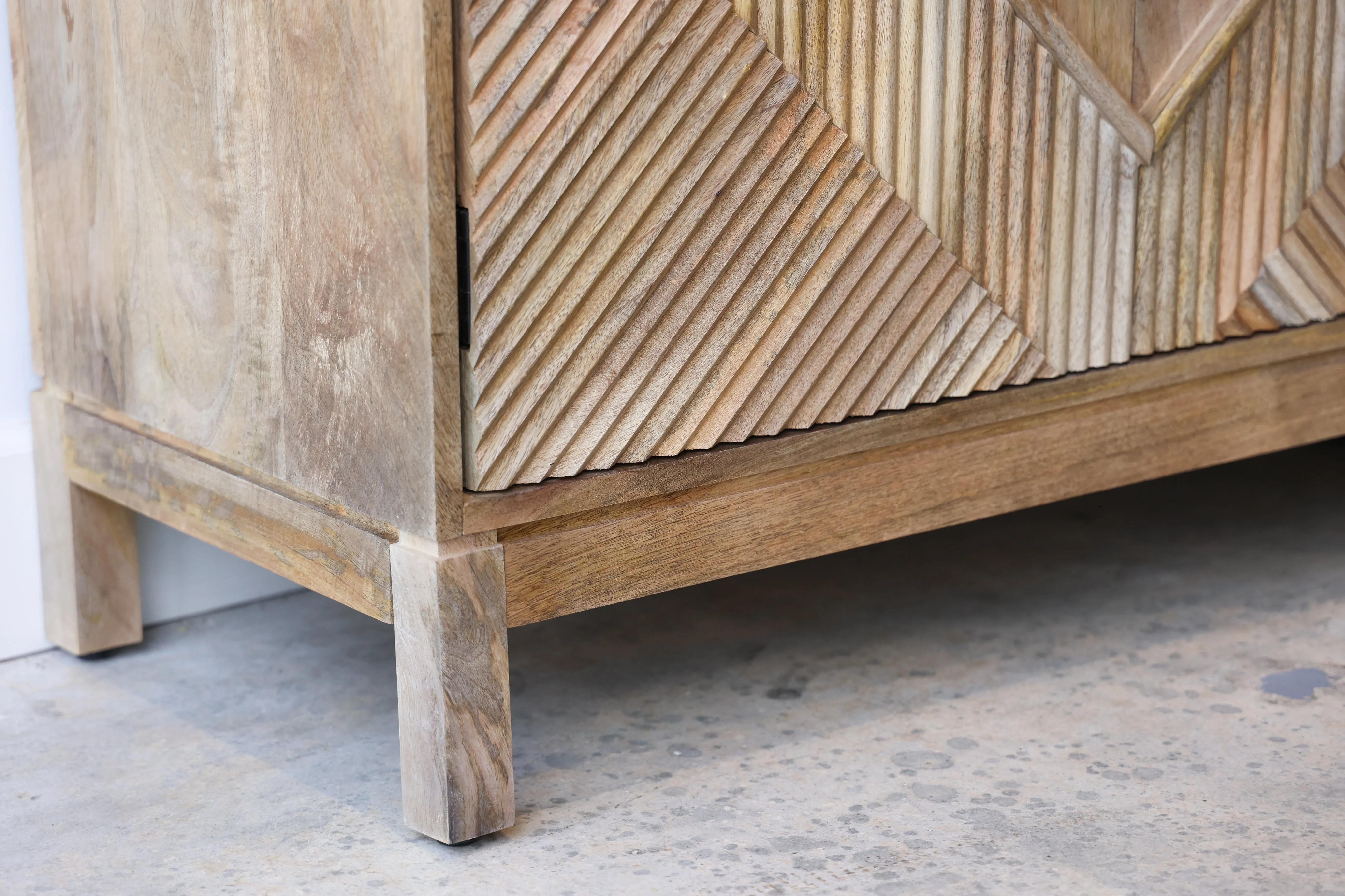 De La Rosa Credenza