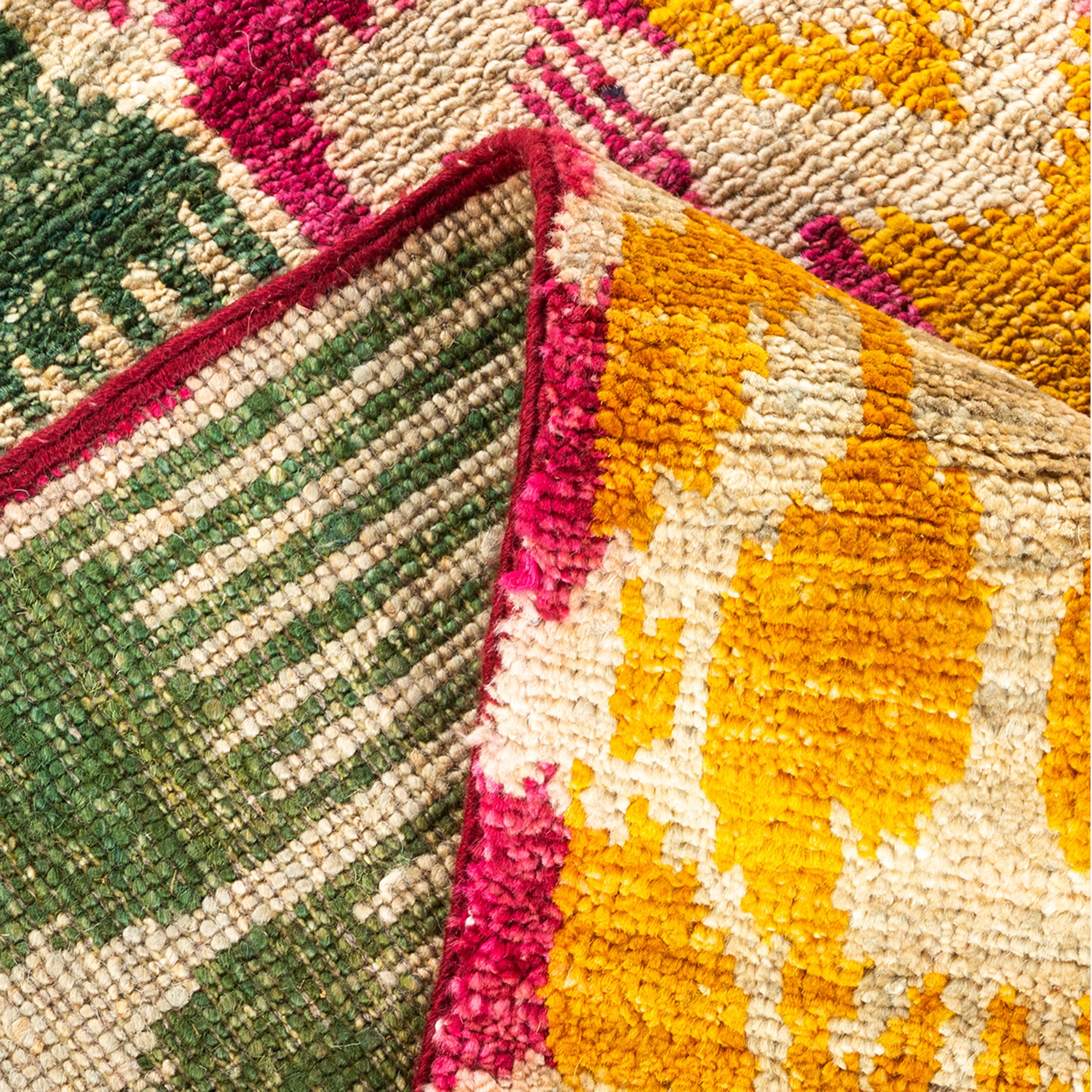 Pink Traditional Wool Rug - 6' x 9' 1"